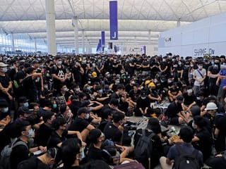 Hong Kong airport suspends all check-in procedures again