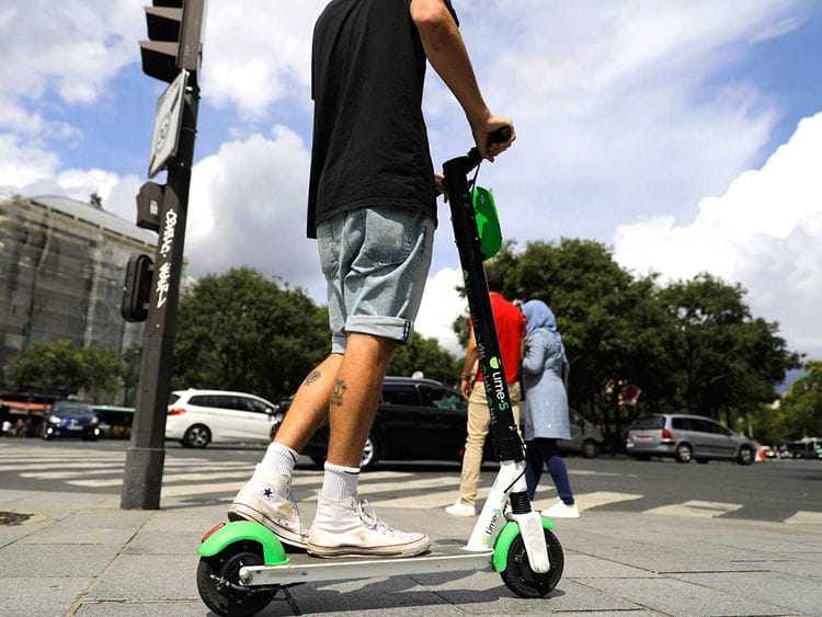 190813 scooter in paris