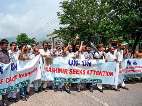 Protesters of the All Parties Hurriyat Conference near the United Nations (UN) office in Islamabad on August 16.