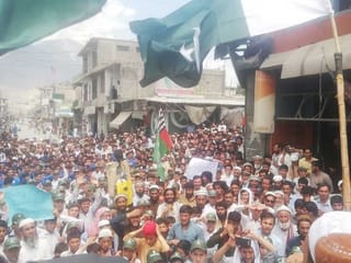 Video: Pakistan Prime Minister Imran Khan leads nationwide protests over Kashmir