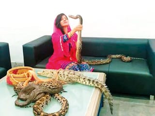 Personal videos of Pakistani singer Rabi Pirzada who threatened Modi go viral