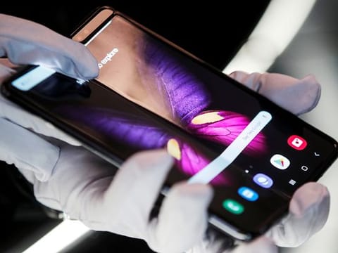 Unboxing and first look of the Samsung Galaxy Fold 