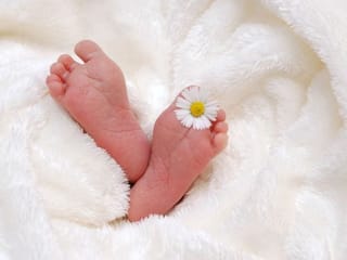 China's 'oldest new mother' :  67-year-old woman has given birth