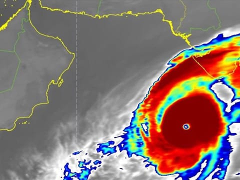 Cyclone Kyarr moving towards the Arabian Sea.