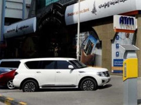  The parking spaces have been equipped with parking signs and machines, some of which have a touch screen.
