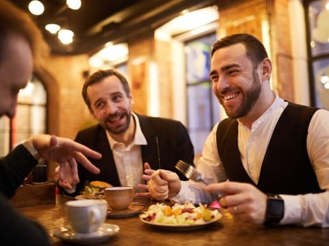 Who is the joker between these two 'shared' diners? The one who willing pays for the other with more costly orders? Think again.