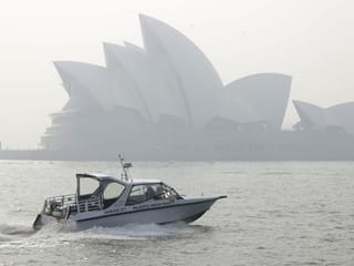 Smoke blankets Sydney as wildfires spread across Australia
