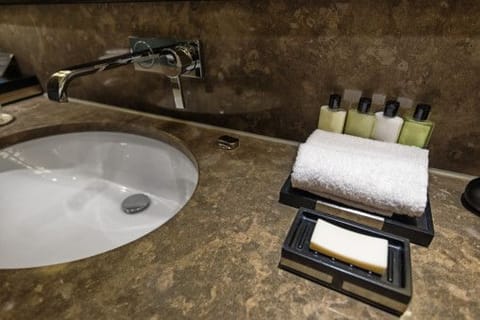 According to the housekeeping department of one hotel, guests often walk away with towels, irons, hair dryers, cable boxes, clock radios, blankets, paintings, ashtrays, TV remote controls and even pillows.