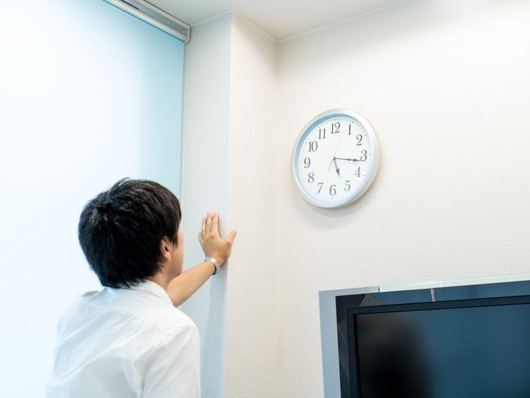 OPN MAN CLOCK-1574679111417