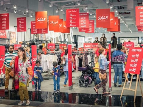 Facing issues with a recent purchase in Dubai? Whether it’s a faulty product, an unhonoured return policy, warranty disputes, unfair pricing, or unsolicited cold calls, you have the right to file a consumer complaint in Dubai.
