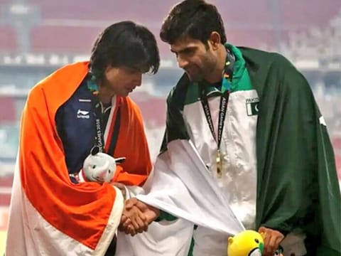 No hate. Just sportsmanship. India's Neeraj Chopra with Pakistan's Arshad Nadeem 