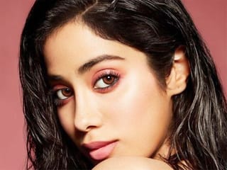 An eye candy for the paparazzi: Janhvi Kapoor