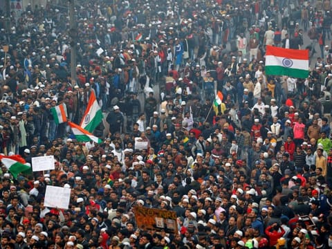 Demonstrators shout slogans during a protest against a new citizenship law in Jafrabad, an area of Delhi, India December 20, 2019. REUTERS/Danish Siddiqui