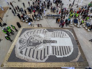 Tutankhamun death mask made with 7260 cups of coffee sets new Guinness World Record