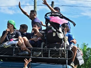 Photos: Hundreds leave Honduras en route to the United States