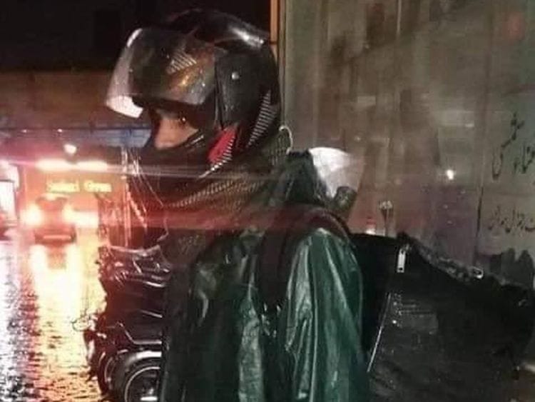 delivery boy pakistan