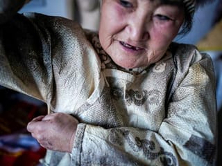 China's 'mermaid descendants' weave final garments from skin of fish 