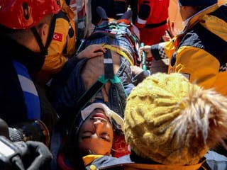 Rescuers scramble to find Turkey quake survivors 