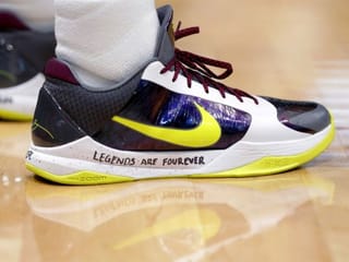 NBA players pay tribute to Kobe Bryant by wearing his shoes