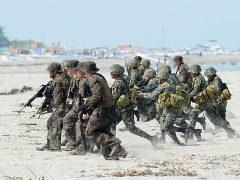 Philippine and US Marines during a joint exercise.  The Philippines is expected to improve its defence ties with other countries in line with President Rodrigo Duterte’s decision to abrogate the Visiting Forces Agreement with the US.