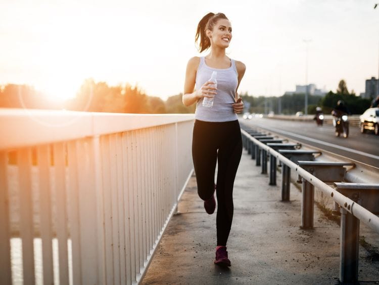 OPN WOMAN JOGGING-1581761061730