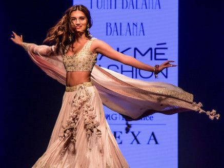TAB 200216 LAKME BOLLYWOOD532-1581839534350