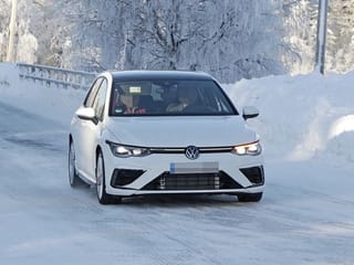 Spy shots: 2021 Volkswagen Golf R caught fully undisguised