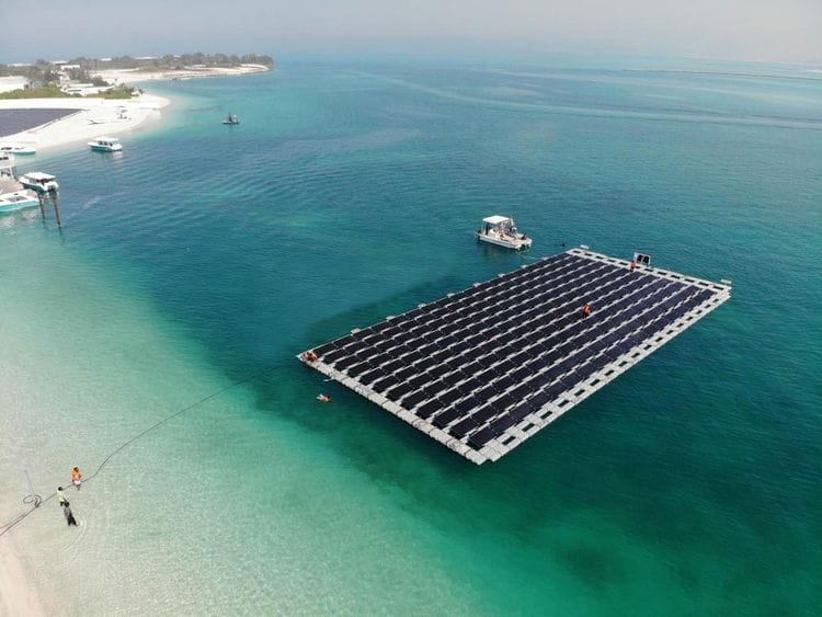 Floating Solar Power Plant by enerwhere 