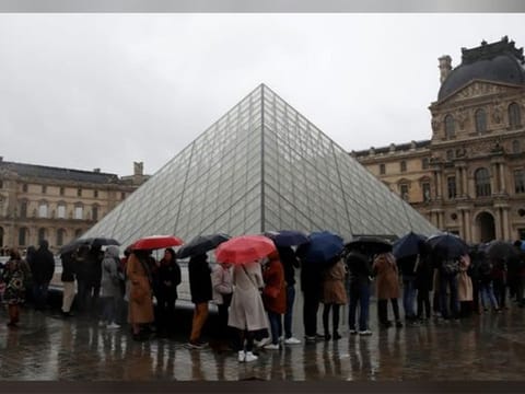 Paris' Louvre: Visitors locked out as museum staff refused to work over coronavirus fears