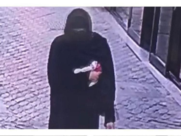 CCTV footage of the thief in women's clothing   
