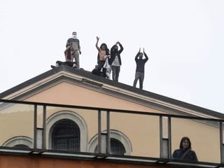 Italy jails protest coronavirus measures, convicts head to the roof