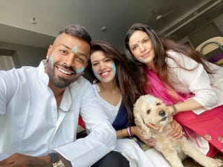 Photos: Hardik Pandya celebrates Holi with fiancée Natasa Stankovic