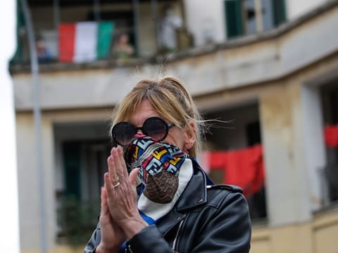 Italians sing out from balconies during coronavirus lockdown 