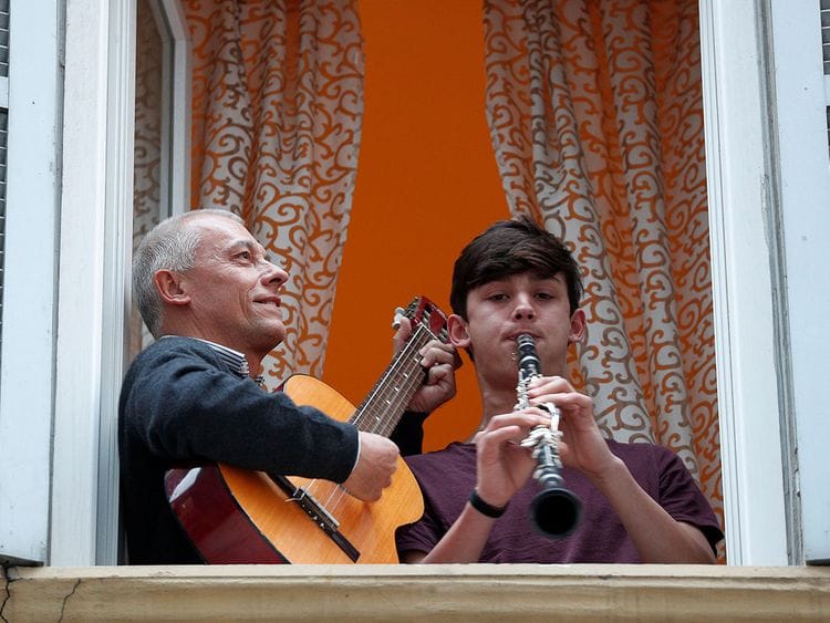 Italians sing out from balconies during coronavirus lockdown 