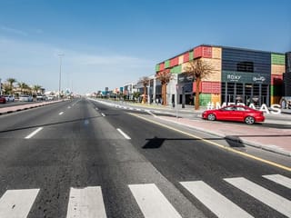 People respect social distancing and stay at home, see Dubai roads