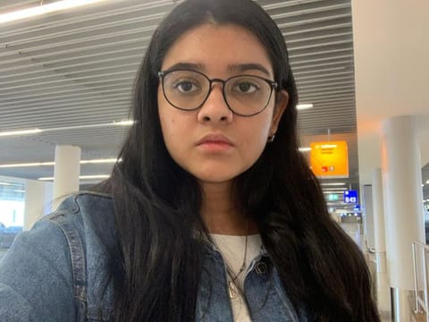 Miha Zaheer, 18, stranded at Frankfurt Airport 