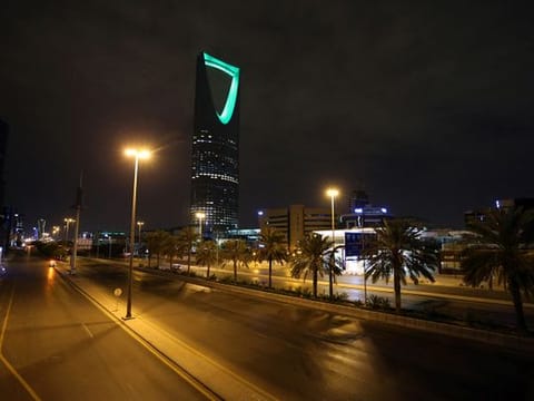 Coronavirus: Empty streets of Saudi Arabia from partial curfew order