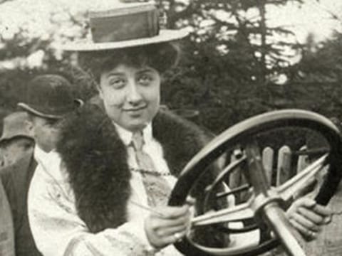 120 years ago, the name of an 11-year-old girl became the epitome of cars and the first luxury car brand in the world. Seen here is the 40 hp Simplex from 1902 - the oldest still existing Mercedes.