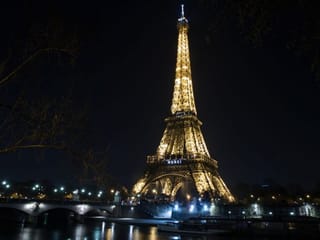 Famous landmarks lit for COVID-19 sends messages of hope