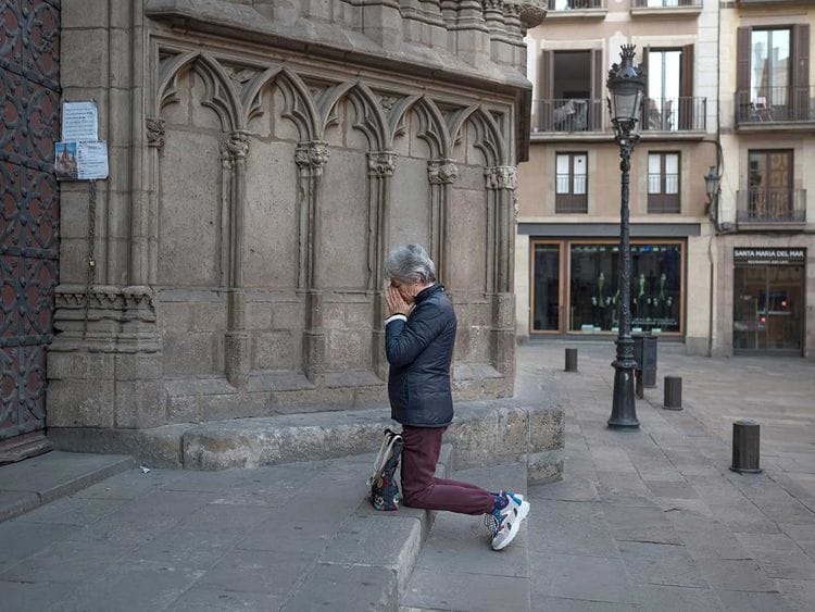 Spain woman prays lockdown