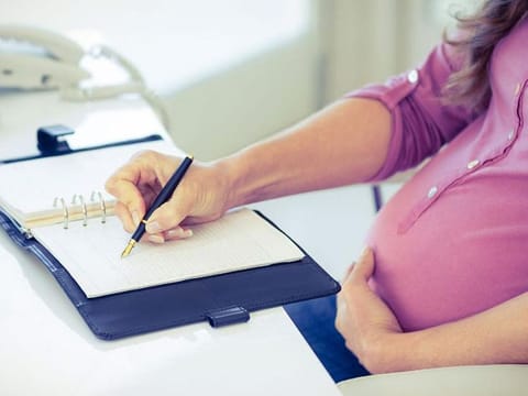 How has the pandemic affected maternity leave rights in the UAE? 