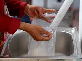 'Rice ATM' feeds Vietnam's poor amid COVID-19 lockdown