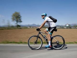 Pro cyclist in Italy uses his bike to deliver medicine