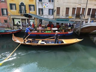 Food delivery by gondola to Venice's elderly and vulnerable