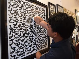 Cambodian double amputee artist fights stigma through art