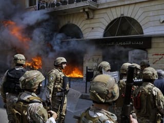 Photos: Lebanese riots over price hikes leave 1 dead, scores injured