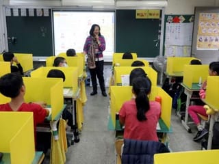 COVID-19: A slow start to schools around the world 