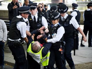 Police around the world enforce coronavirus lockdowns