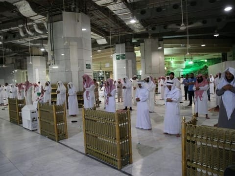 Muslims worshippers have been handed sterilization kits at the Grand Mosque in Mecca amid stepped-up measures to curb the COVID-19 spread. 