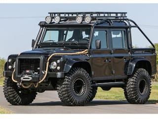 James Bond-chasing Land Rover Defender heading for auction 